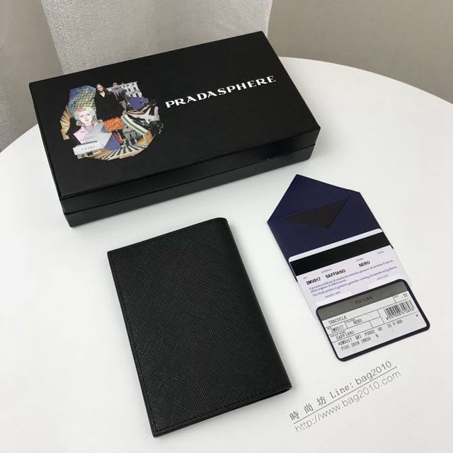 prada護照夾 普拉達專櫃最新十字紋牛皮款 2MV017 PRADA男士護照夾  pyd2111